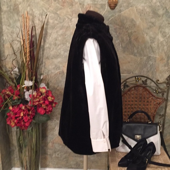 Tutor Court 🌹Soft furry like vest. - Picture 8 of 8